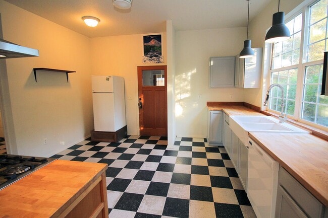 Building Photo - 3308 N Missouri Ave