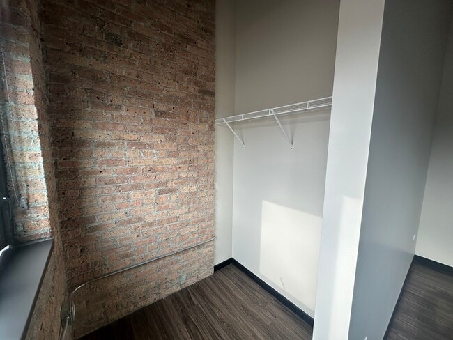 Building Photo - 2032 N Clybourn Ave