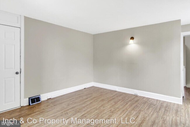 Building Photo - 4 br, 1 bath House - 461 Highland Street W...