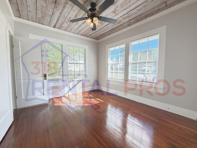 Building Photo - Recently Updated 3 Bedroom House