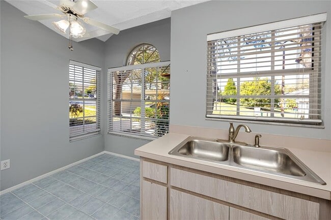 Building Photo - 2411 Bentley Dr