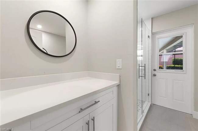 Building Photo - 117 SE 40th Ter