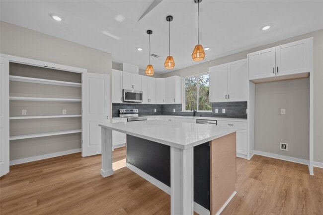 Building Photo - 28407 Champion Oaks Dr