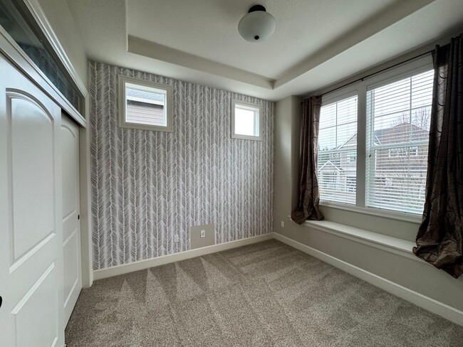 Building Photo - FOR RENT UNFURNISHED: Beautifully maintained 2015 Noyes-built home, 5 bed, 3 bath, 2 car garage w...