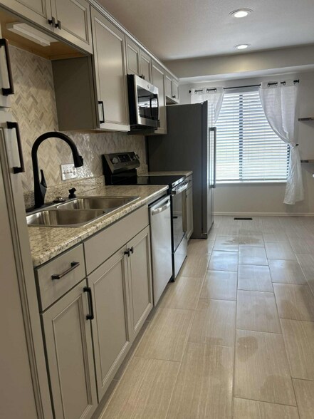 Building Photo - 2675 Springside Ct