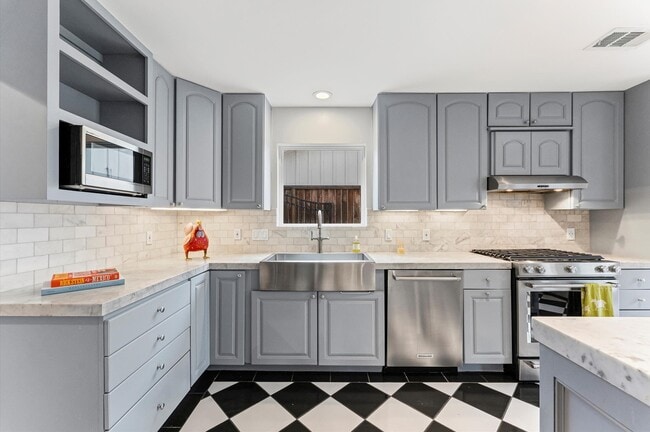 Building Photo - 6158 Burgoyne Rd