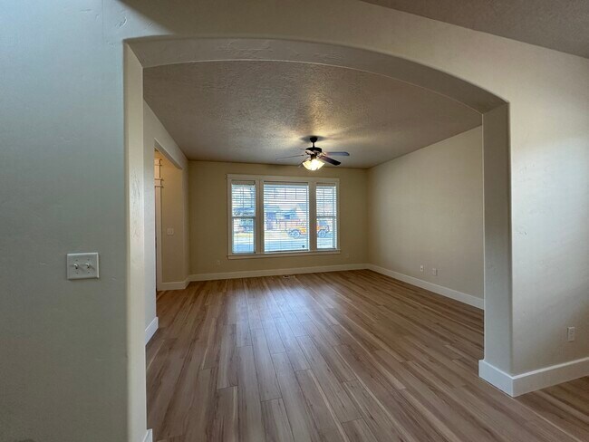 Building Photo - 7700 N Abe Ln