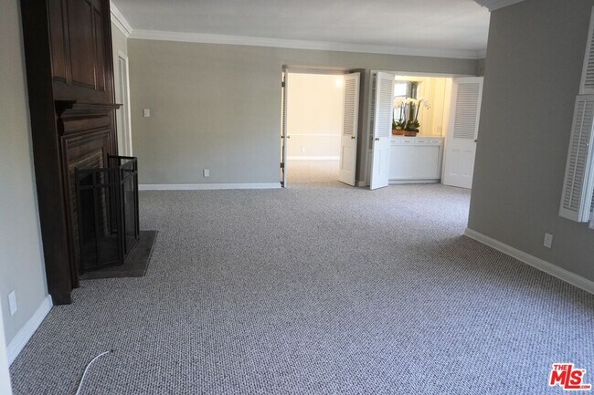 Building Photo - 951 Masselin Ave