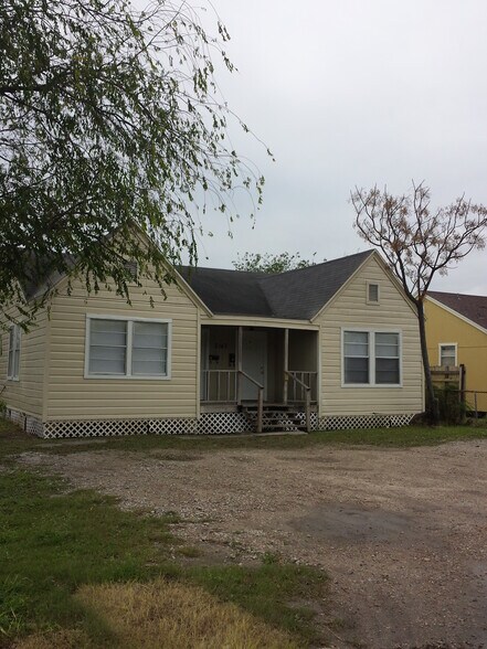 Primary Photo - 3143 Magnolia, Unit b,
