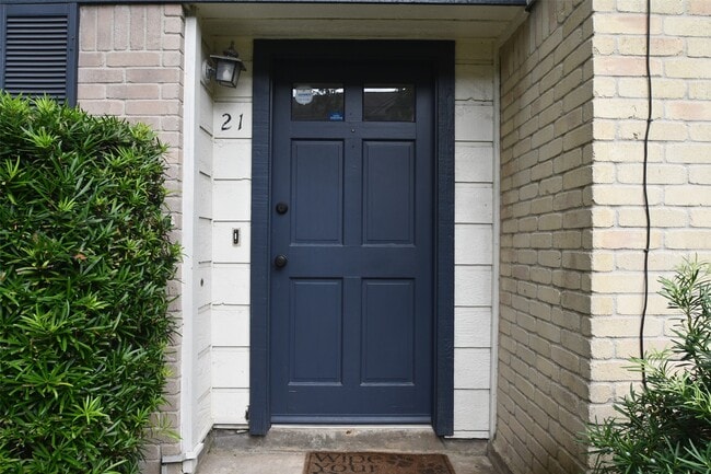 Primary Photo - 10018 Knoboak Dr