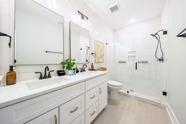 Building Photo - 19901 Charlie Claude Dr