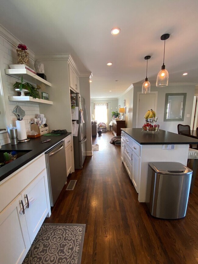 Building Photo - Darling renal in Lortondale