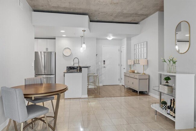 Building Photo - 360 Nueces St