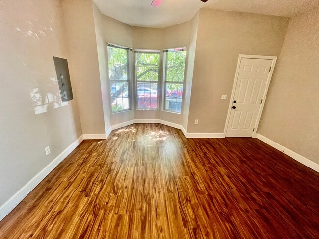 Building Photo - Prime Location! Modern 2BD/1 BA with A/C & EV Charging Steps from Mississippi