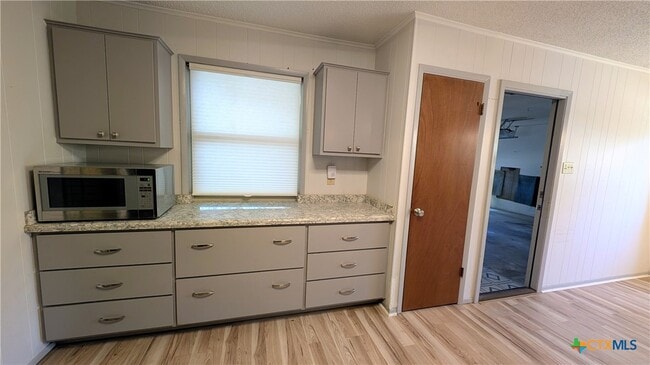 Building Photo - 114 Chaparral St