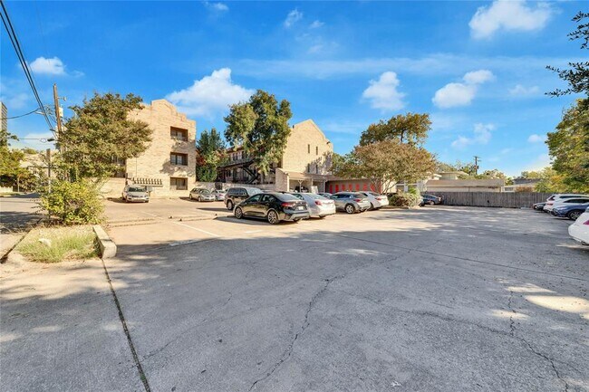 Building Photo - 2216 San Gabriel St