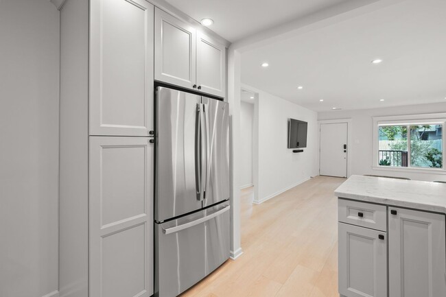 Building Photo - 619 Westmount Dr