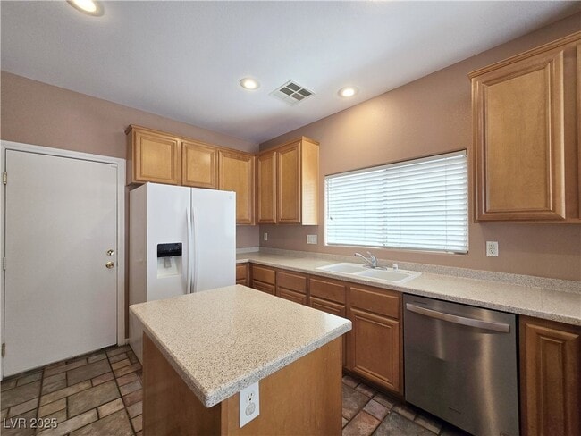 Building Photo - 10865 Wallflower Ave