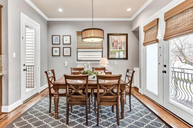 Building Photo - 5307 Lillian St