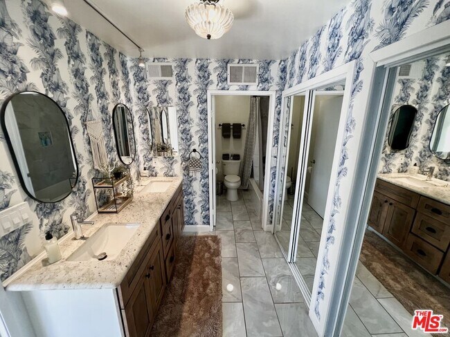 Building Photo - 32 28th Pl