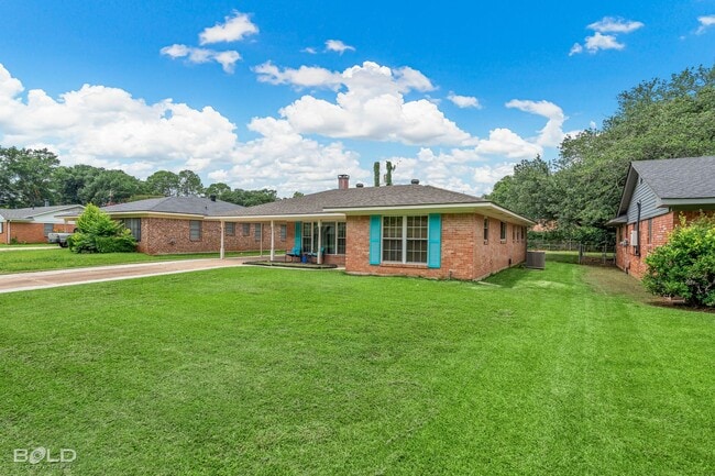 Building Photo - Adorable 3 bed 2 bath in Broadmoor Area!