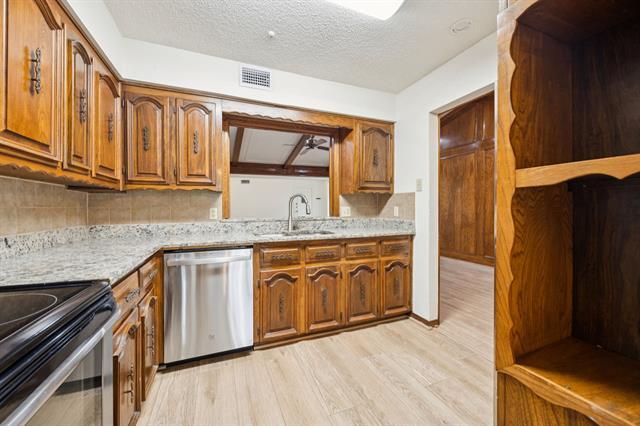 Building Photo - 7641 Dentcrest Dr