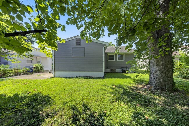 Building Photo - Section 8 Accepted