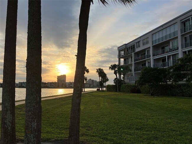 Building Photo - 7912 Sailboat Key Blvd S