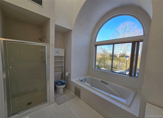 Building Photo - 220 Montauk Hwy