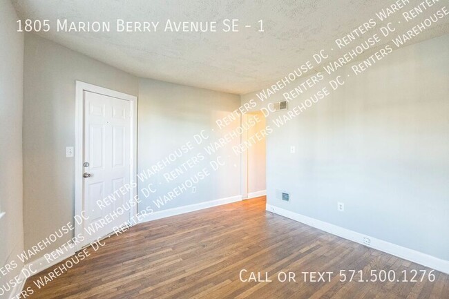 Building Photo - Spacious 1Bd/1Bth + Den apartment – Prime ...