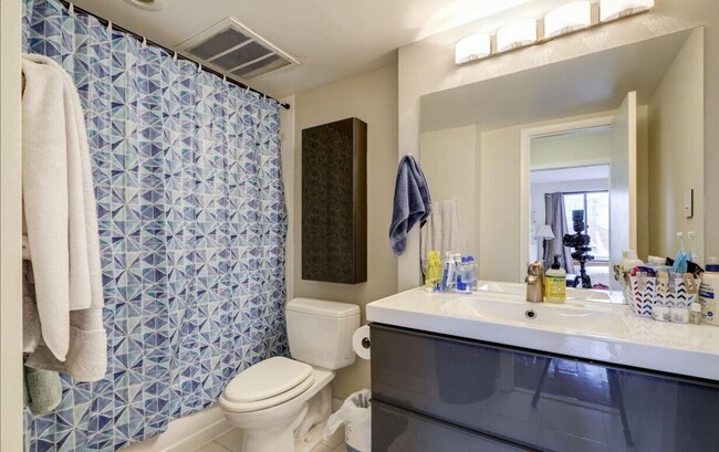 Building Photo - 3 Washington Cir NW