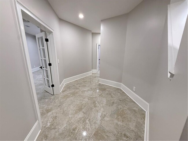 Building Photo - 1660 Briergate Dr