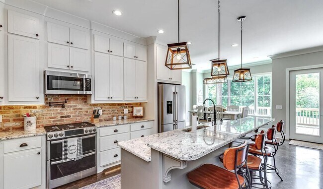 Building Photo - 150 Pine Ridge Cir