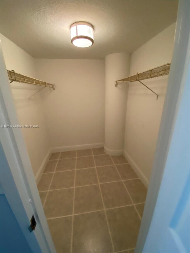 Building Photo - 3725 S Ocean Dr