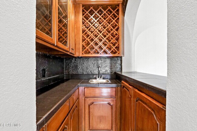 Building Photo - 5109 Memory Dr