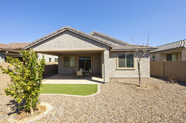 Building Photo - 5854 S Del Rancho