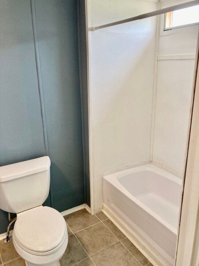 Building Photo - Conveniently Located in Trenton South Caro...