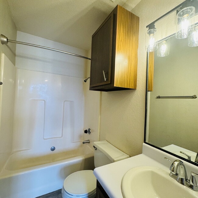 Building Photo - Modern Comfort Awaits: Spacious 2-Bedroom | 2.5-Bathroom Haven with Granite Elegance in Nederland...
