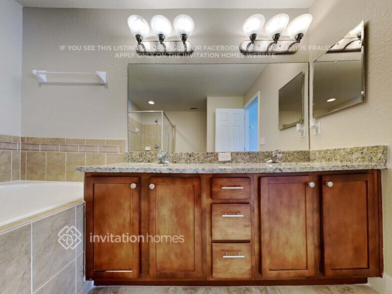 Building Photo - 2728 Oak Hammock Loop