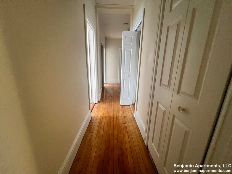 Building Photo - 433 Cambridge St