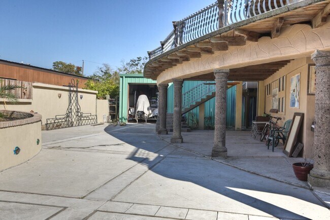 Building Photo - 614 Pine Gully Rd