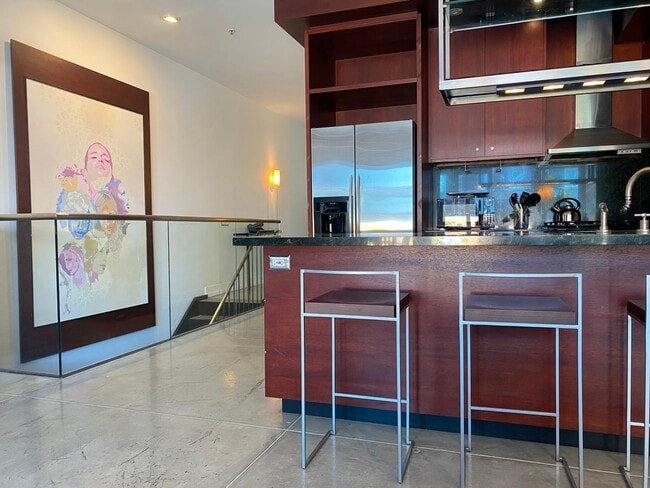 Building Photo - LUXURY TOP-FLOOR 2BR/2.5BA PENTHOUSE LOFT ...