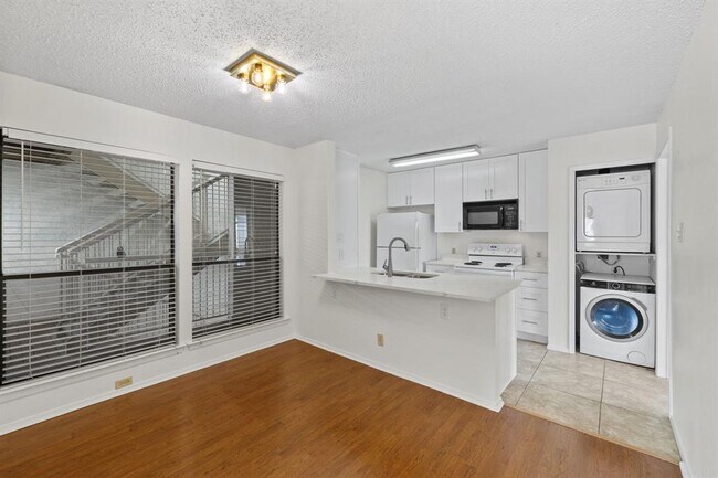Building Photo - 3115 Helms St
