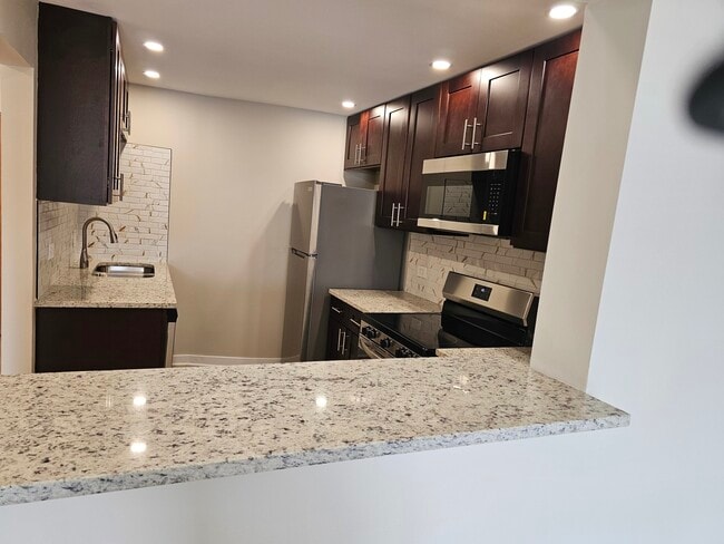 Building Photo - 3900 W 95th St