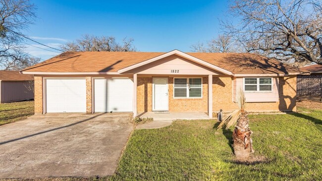 Building Photo - 1822 Greenwood Ln