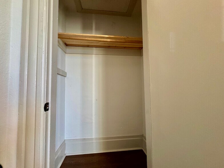 Building Photo - 1054 24th St