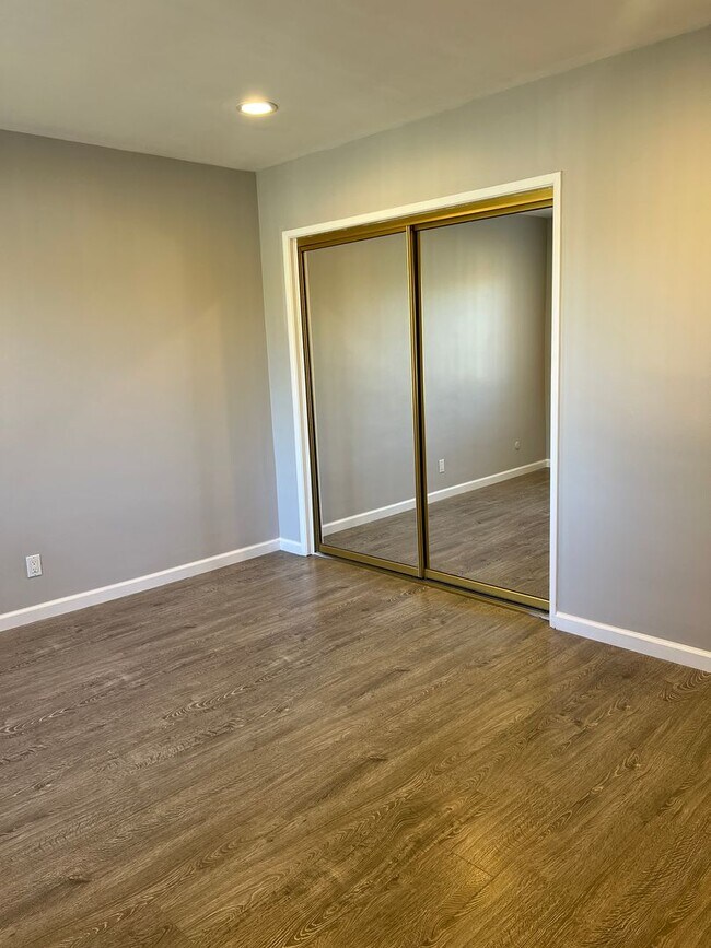 Building Photo - 1162 Raymond Ave