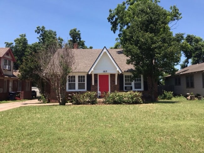 Primary Photo - Super Charming - Wood Floors Throughout