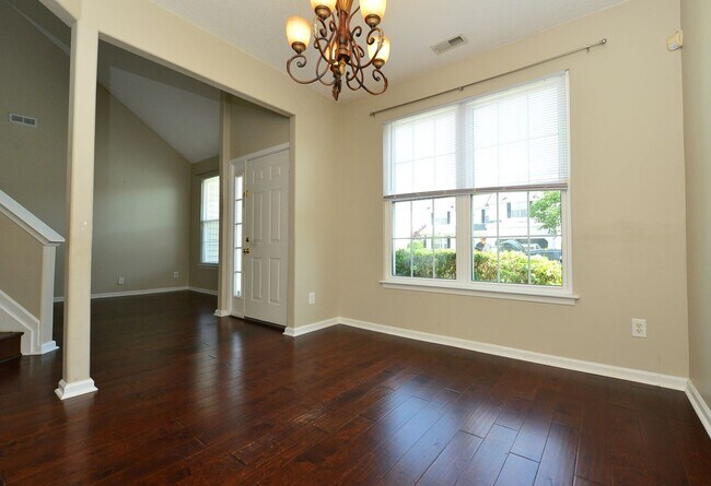 Building Photo - 517 Whisper Walk