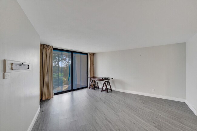 Building Photo - 3800 N Hills Dr